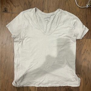 Universal Thread Cream V-Neck Short Sleeve Tee
